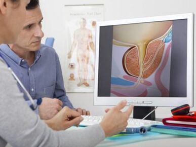 A urologist consults a patient about prostatitis and treatment methods.